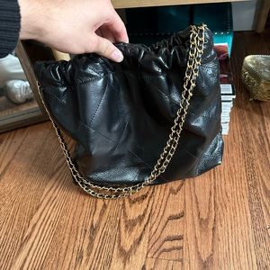 22 Chain Quilted leather bag
